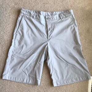 Slazenger Men’s grey and white stripe golf short